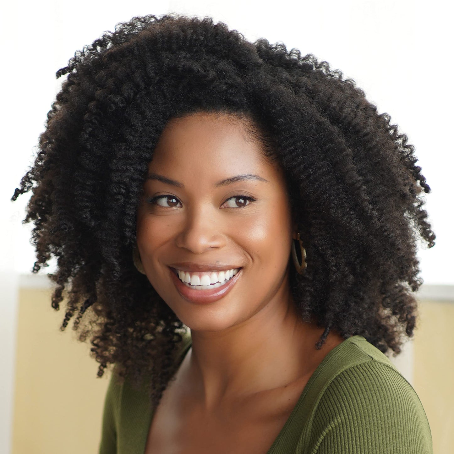 African Pride Moisture Miracle Aloe & Coconut Water Pre-Shampoo - Helps Minimize Hair Breakage for Natural Coils & Curls, Detangles & Conditions, 18 oz.
