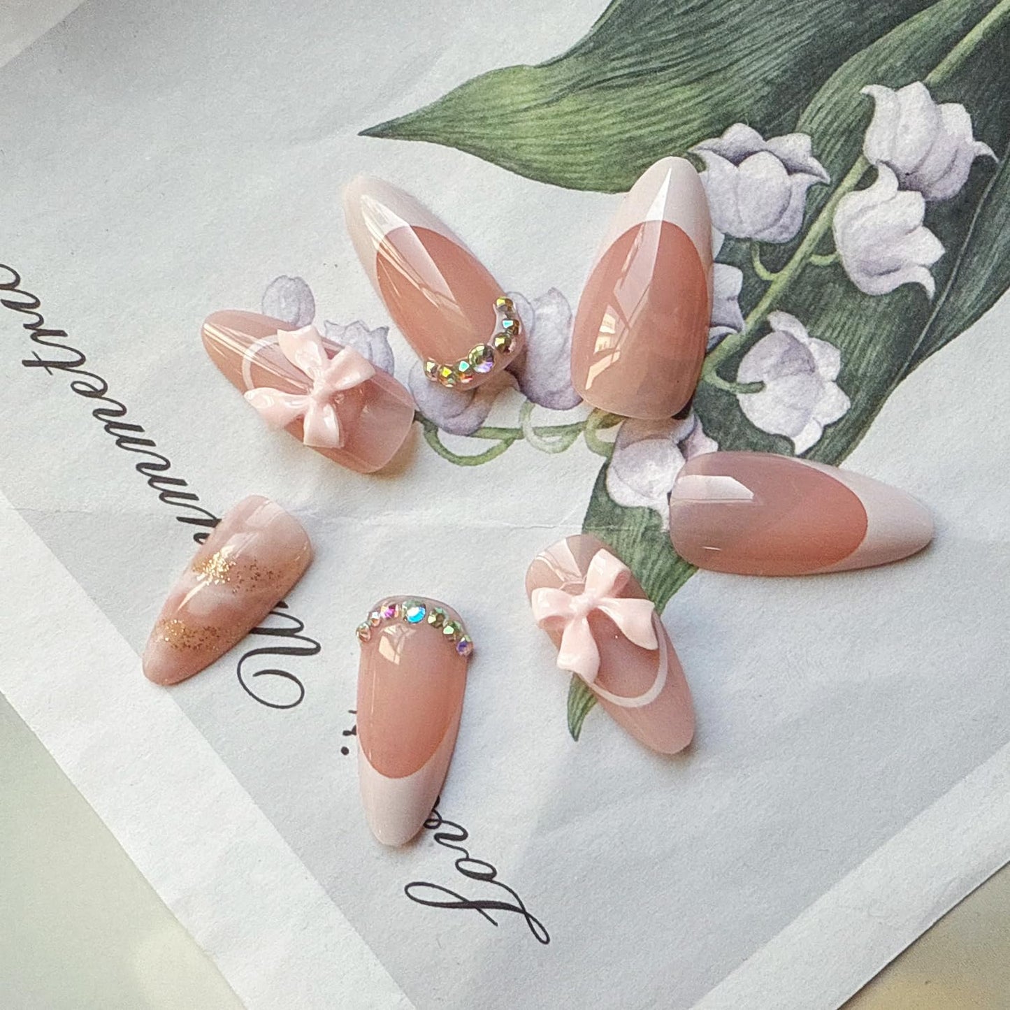 Almond Press on Nails Short White French Tip Press on Fake Nails with 3D Bow Charms Rhinestone Glitter Pink Acrylic Full Cover Gel False Nail Kit Almond Shape Glue on Stick on Nails for Women 24PCS
